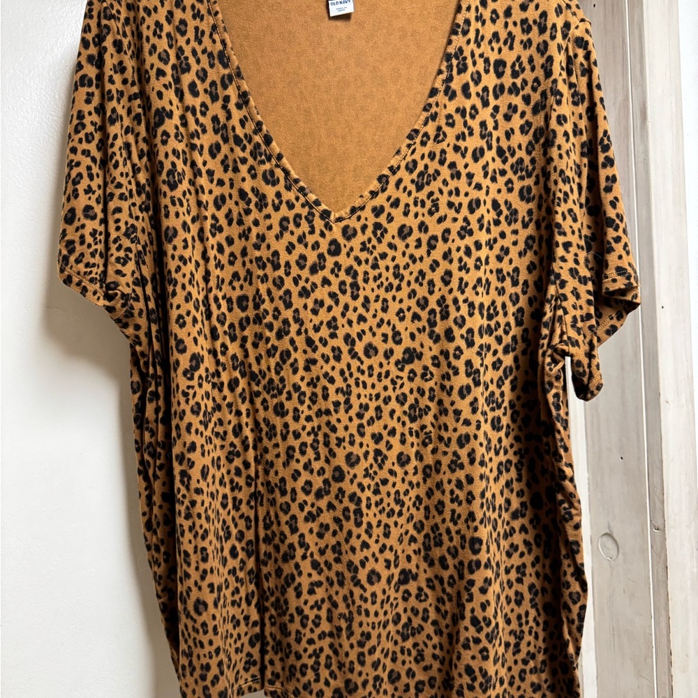 Old Navy Luxe Leopard Print V-neck Tee